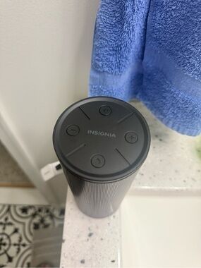 Insignia Black Portable Bluetooth Speaker - Waterproof Design